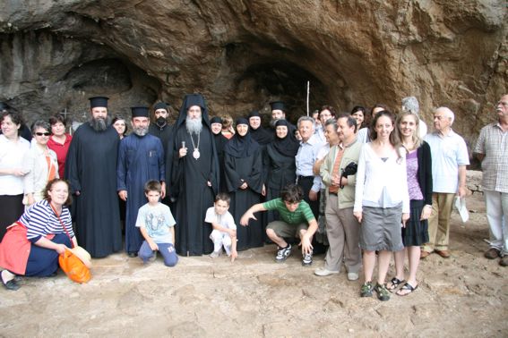 Πανηγύρεις Καλοκαιριού - Στο σπήλαιο του αγίου Νικολάου, στην Βαράσοβα 